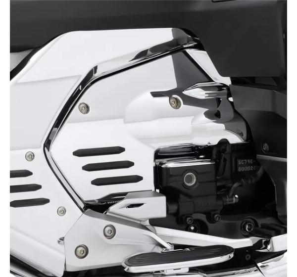 SHOW CHROME Motordeckel - Einbaubeispiel