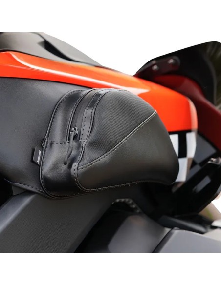 SHOW CHROME Schutzblech- und Tank-Taschen - Einbaubeispiel