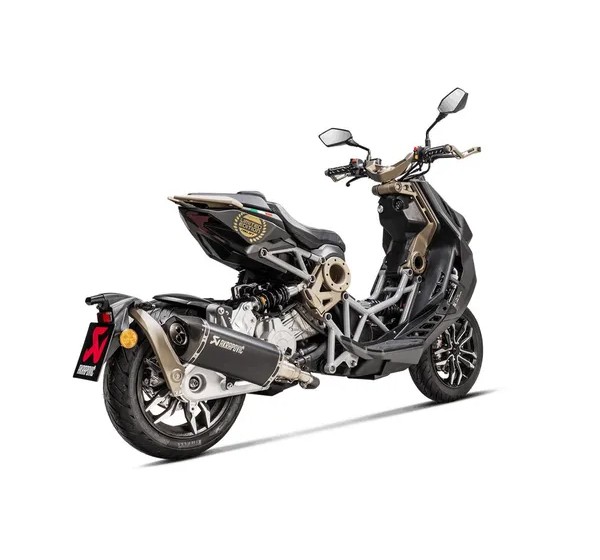 AKRAPOVIC Endschalldämpfer - Einbaubeispiel