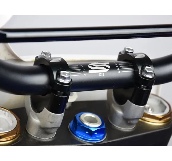 SCAR RACING Risers - Einbaubeispiel