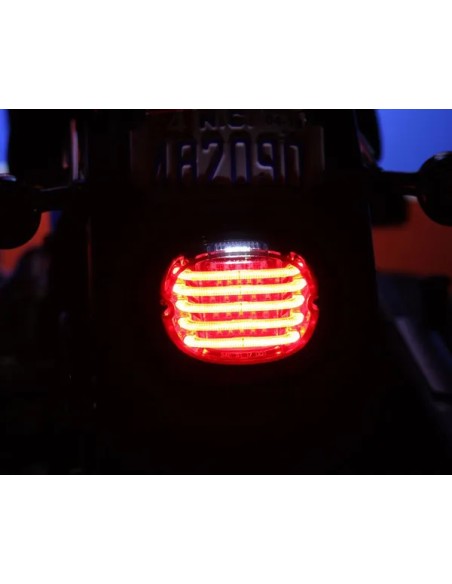 CUSTOM DYNAMICS Rück- und Bremslichter - Einbaubeispiel