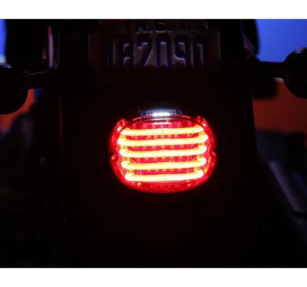 CUSTOM DYNAMICS Rück- und Bremslichter - Einbaubeispiel
