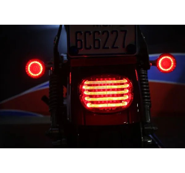 CUSTOM DYNAMICS Rück- und Bremslichter - Einbaubeispiel