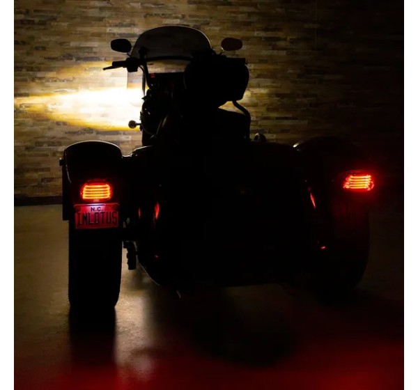 CUSTOM DYNAMICS Rück- und Bremslichter - Einbaubeispiel
