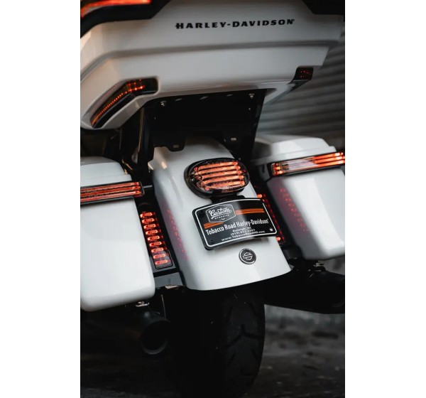 CUSTOM DYNAMICS Rück- und Bremslichter - Einbaubeispiel