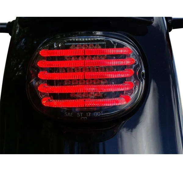 CUSTOM DYNAMICS Rück- und Bremslichter - Detailansicht