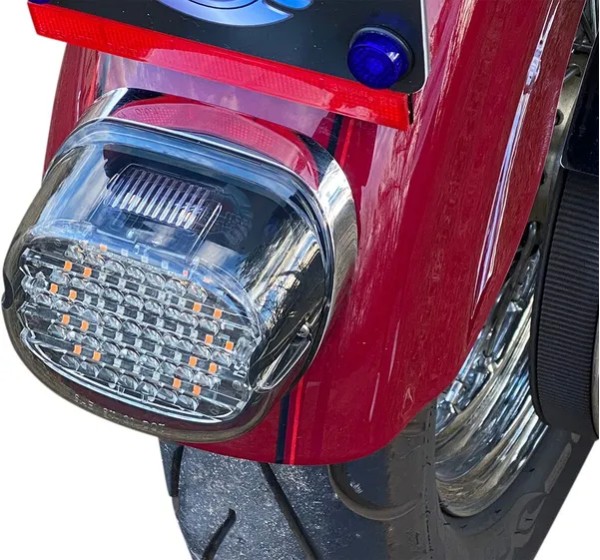 CUSTOM DYNAMICS Rück- und Bremslichter - Einbaubeispiel