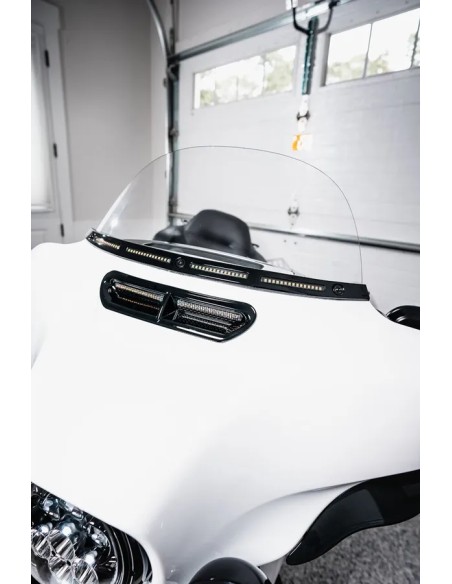 CUSTOM DYNAMICS Zusatzbeleuchtung - Einbaubeispiel