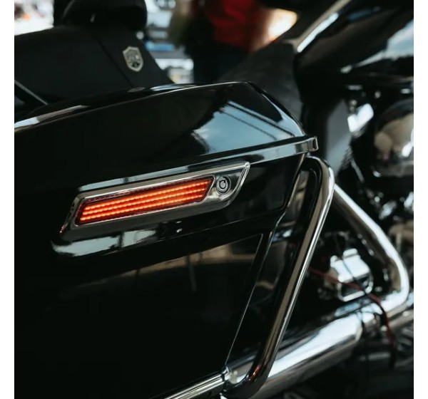 CUSTOM DYNAMICS Rück- und Bremslichter - Einbaubeispiel