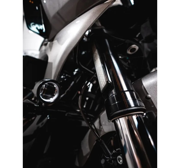 CUSTOM DYNAMICS Zusatzbeleuchtung - Einbaubeispiel