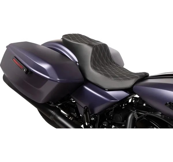 DRAG SPECIALTIES SEATS Sitzbänke - Einbaubeispiel