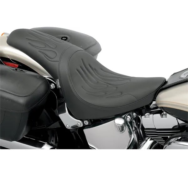 DRAG SPECIALTIES SEATS Sitzbänke - Einbaubeispiel