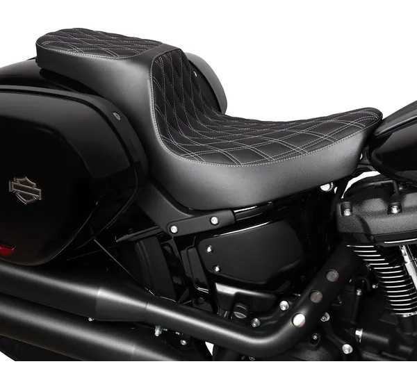 DRAG SPECIALTIES SEATS Sitzbänke - Einbaubeispiel