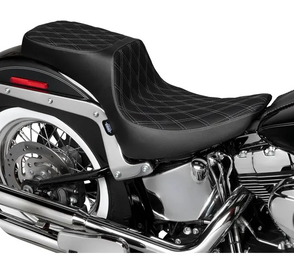 DRAG SPECIALTIES SEATS Sitzbänke - Einbaubeispiel