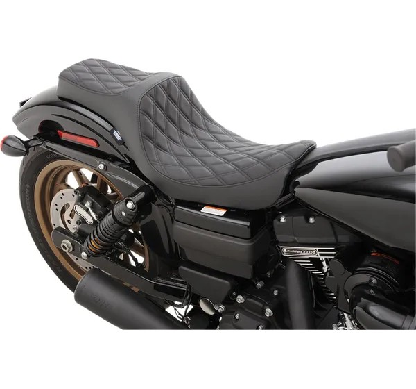 DRAG SPECIALTIES SEATS Sitzbänke - Einbaubeispiel