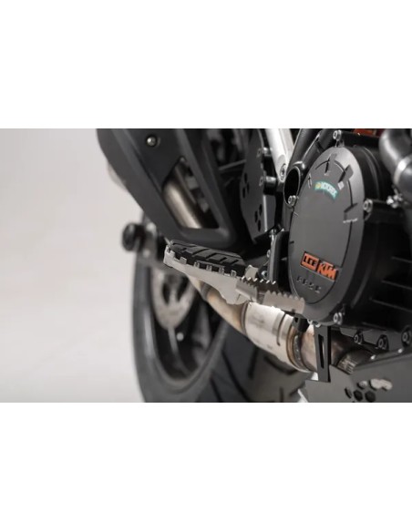 SW-MOTECH Fußrasten - Detailansicht