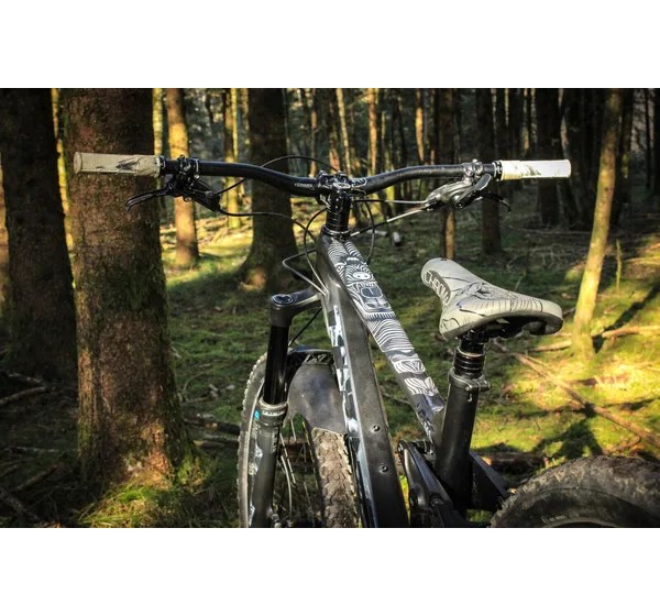 ALL MOUNTAIN STYLE Rahmenschutz - Detailansicht