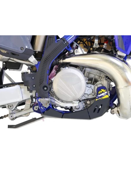 AXP RACING Stoßfänger & Motorschutzplatten - Einbaubeispiel