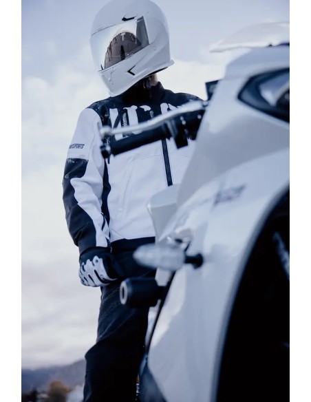 ICON Integralhelm Bild 4