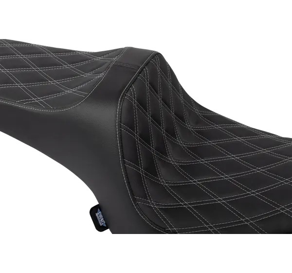 DRAG SPECIALTIES SEATS Sitzbänke - Einbaubeispiel