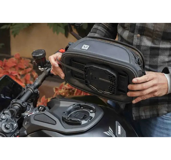 SW-MOTECH Schutzblech- und Tank-Taschen - Einbaubeispiel