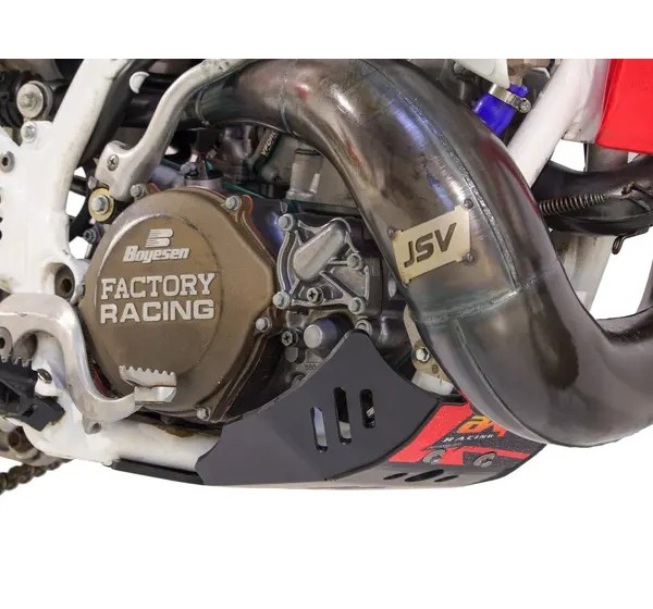 AXP RACING Stoßfänger & Motorschutzplatten - Einbaubeispiel