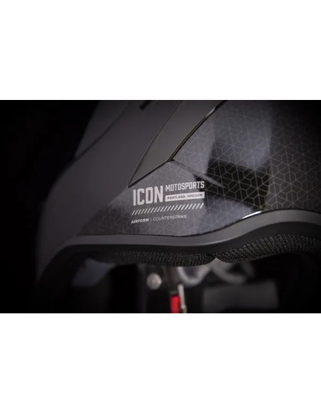 ICON Integralhelm Bild 8