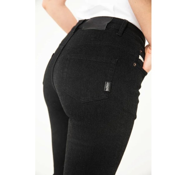 JOHN DOE Hosen - Einbaubeispiel