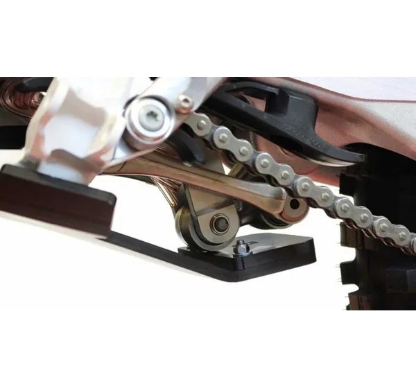 AXP RACING Stoßfänger & Motorschutzplatten - Einbaubeispiel