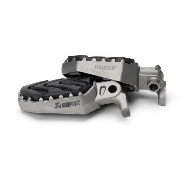 AKRAPOVIC Fußrasten - Detailansicht