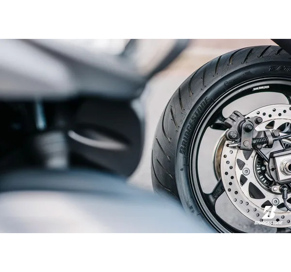 BRIDGESTONE Reifen Bild 4