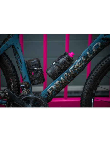 MUC-OFF Flaschen und Flaschenhalter - Detailansicht