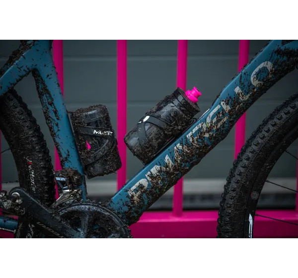 MUC-OFF Flaschen und Flaschenhalter - Detailansicht