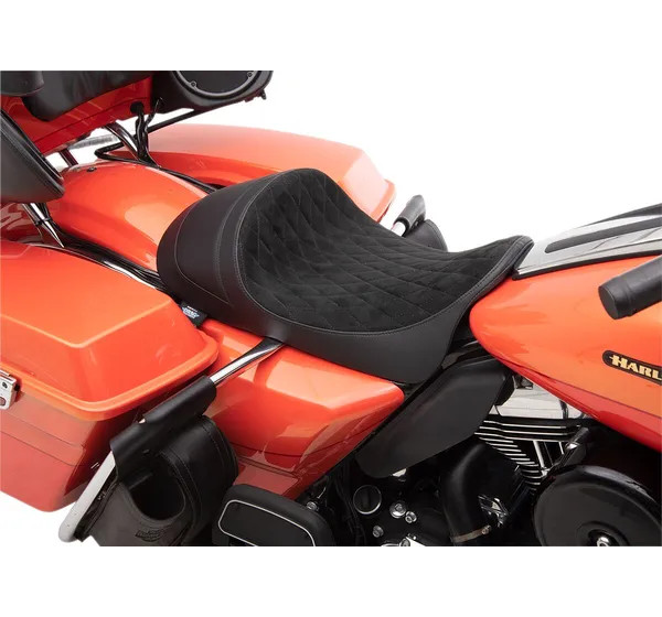 DRAG SPECIALTIES SEATS Sitzbänke - Einbaubeispiel