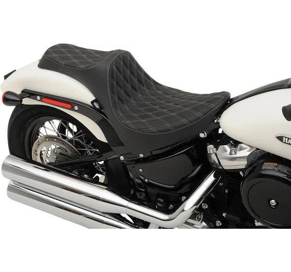DRAG SPECIALTIES SEATS Sitzbänke - Einbaubeispiel