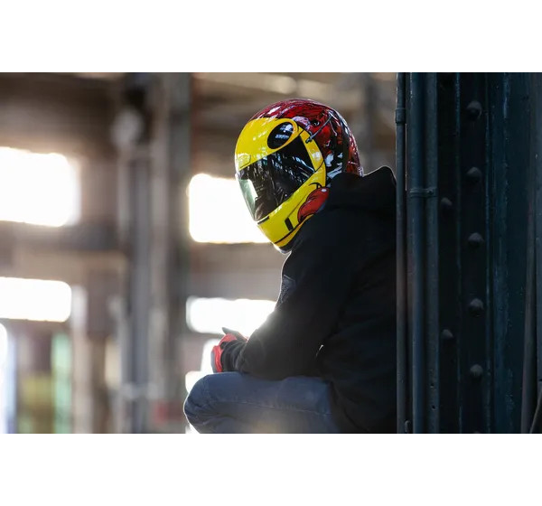 ICON Integralhelm Bild 13
